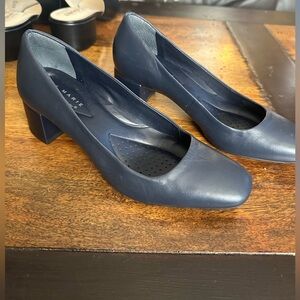 Alex Marie 4 feature technology blue leather shoes 2” heel Good condition